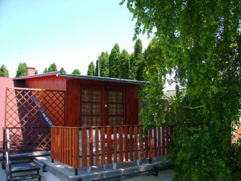 Almos Apartman Сиофок Екстериор снимка